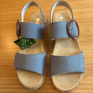 Remonte Women's Jocelyn 53 Sandal in blue. New without tags.